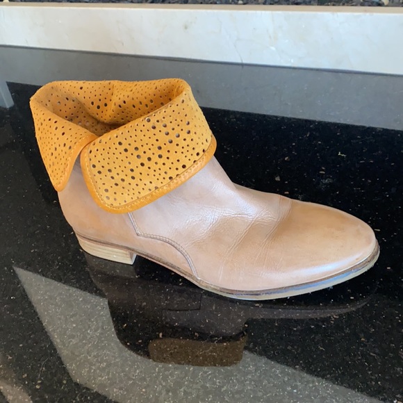 Italian leather booties. - Picture 4 of 4